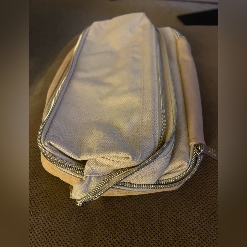 Beis The Dopp KitStylish Cream and Tan  Bag